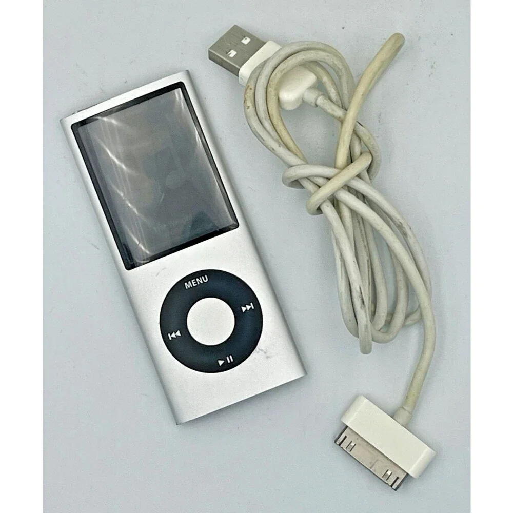 Apple iPod nano 4th Gen Silver 8GB (Model MB598LL) Digital MP3 Player  Working